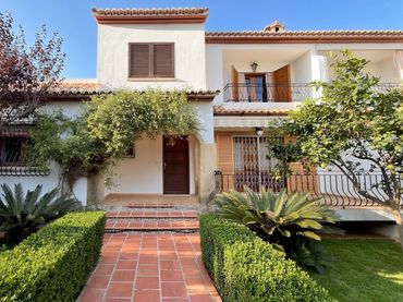 Terraced house with pool for sale in CALLE DE LA RIOJA