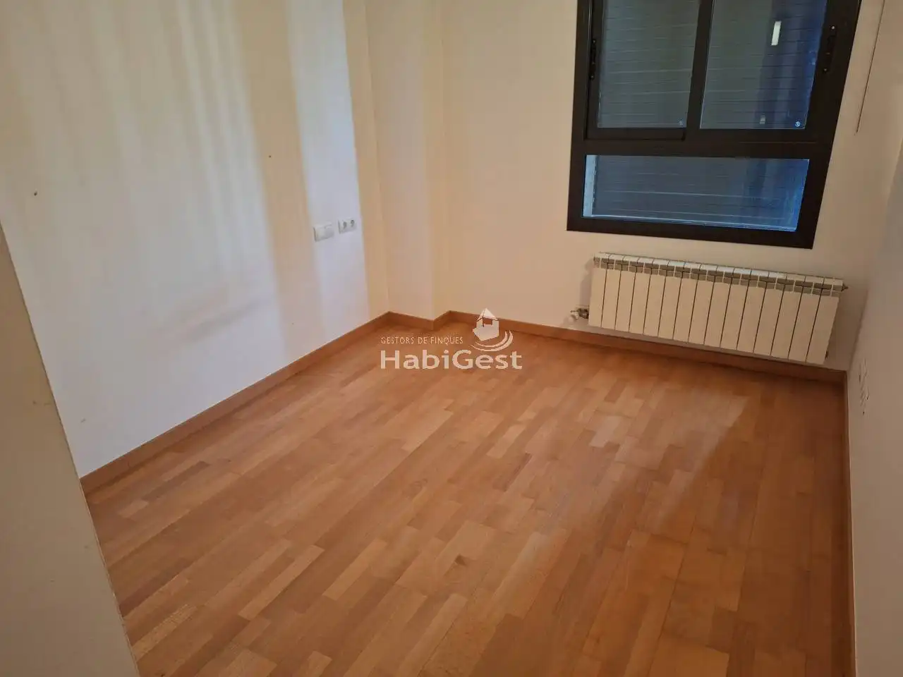 Schlafzimmer von Wohnung zur Miete in Girona mit Klimaanlage, Heizung und Parkett
