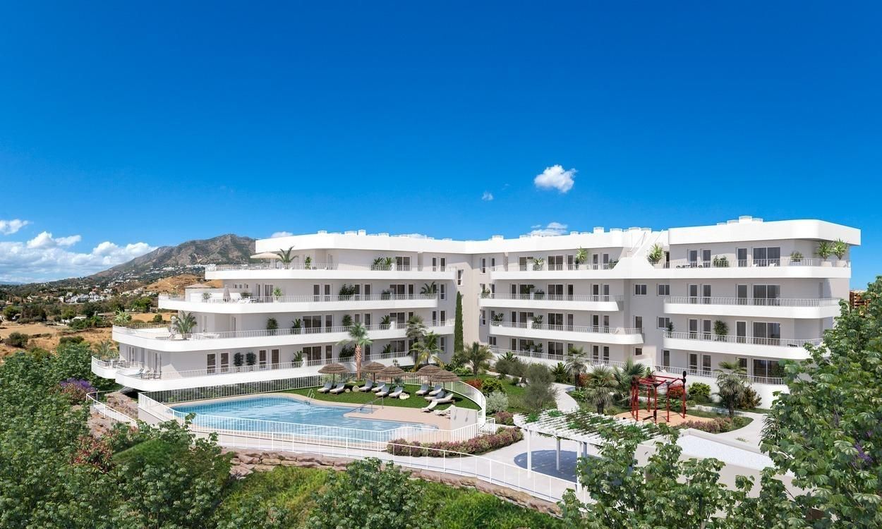 Vista exterior de Apartament en venda en Fuengirola amb Aire condicionat, Jardí privat i Terrassa