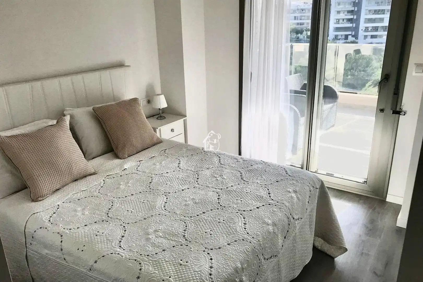 Habitación de Apartamento de alquiler en Orihuela con Aire acondicionado, Terraza y Piscina