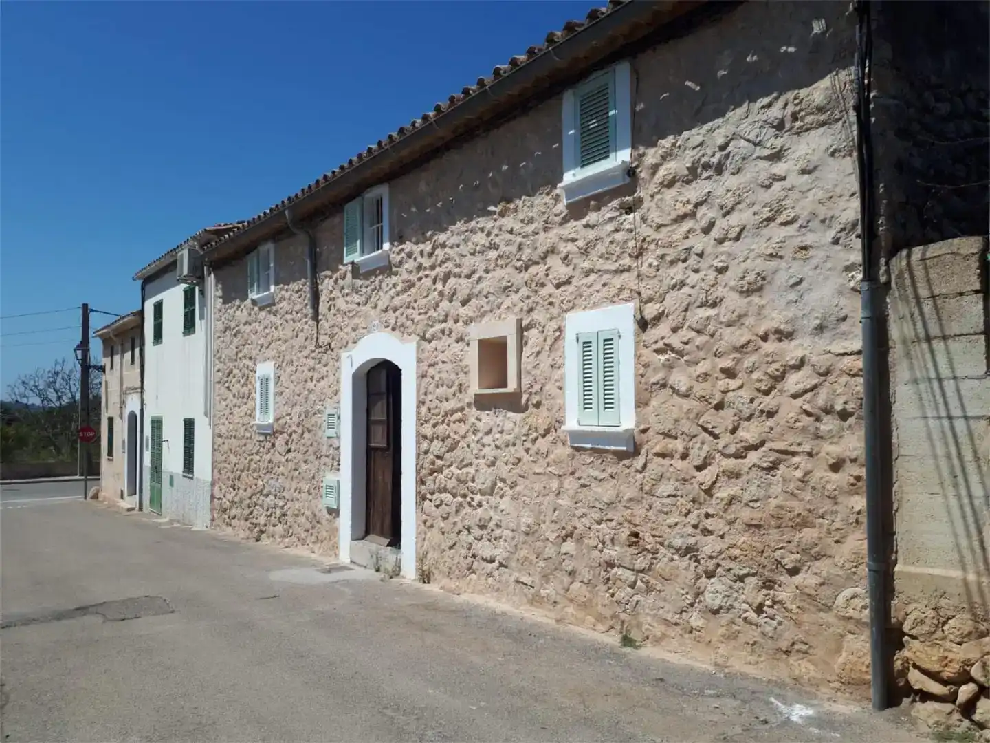 Vista exterior de Casa adosada en venda en Campanet amb Aire condicionat, Piscina i Balcó