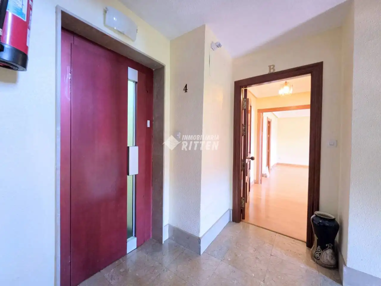 Flat with terrace for sale in Calle Ramón y Cajal 25, imagen 3