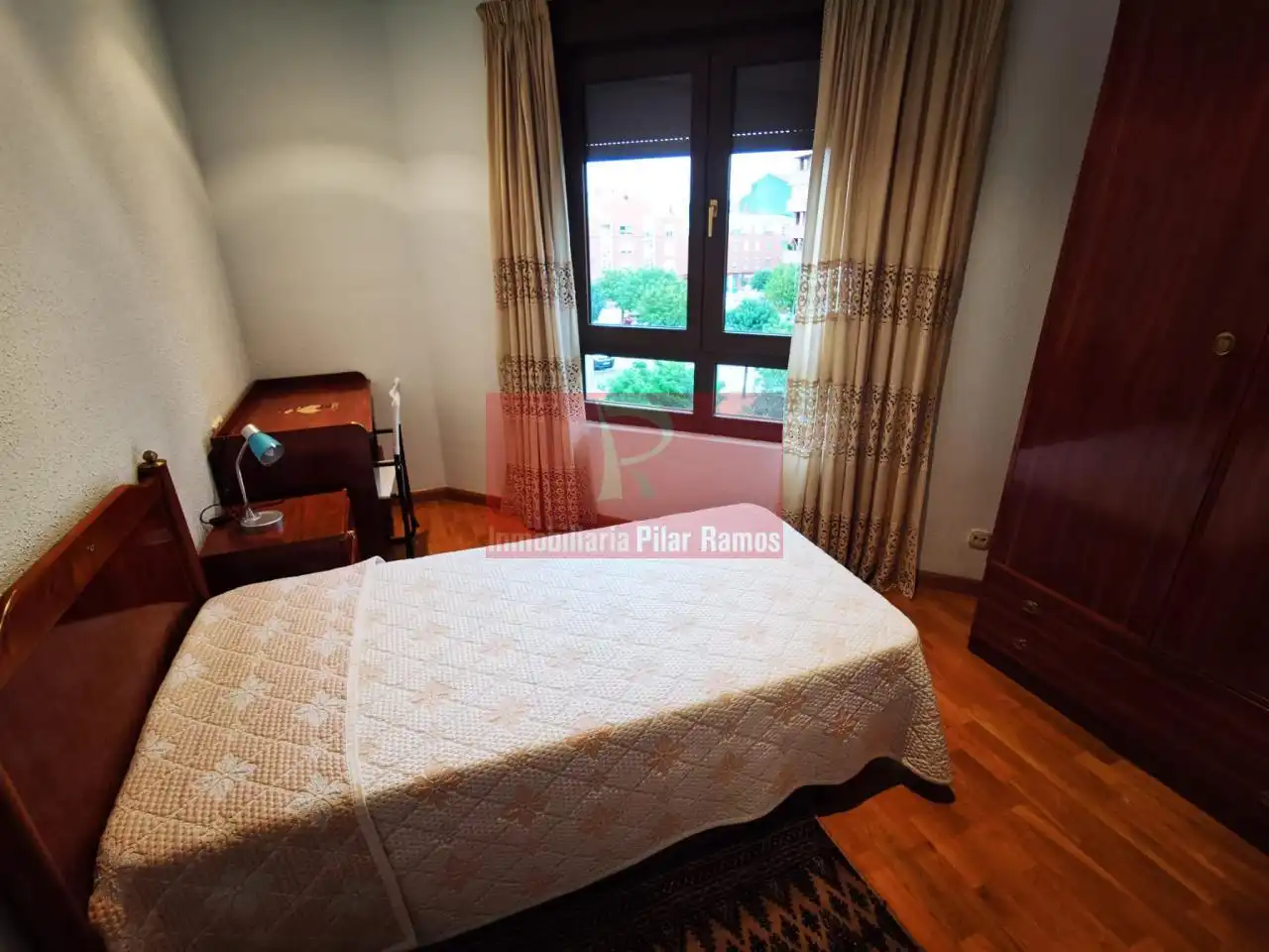 Schlafzimmer von Wohnung zur Miete in León Capital  mit Heizung, Parkett und Terrasse