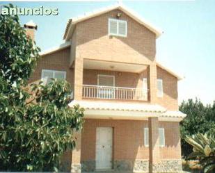 Vista exterior de Casa o xalet de lloguer en Dos Hermanas amb Aire condicionat, Jardí privat i Terrassa