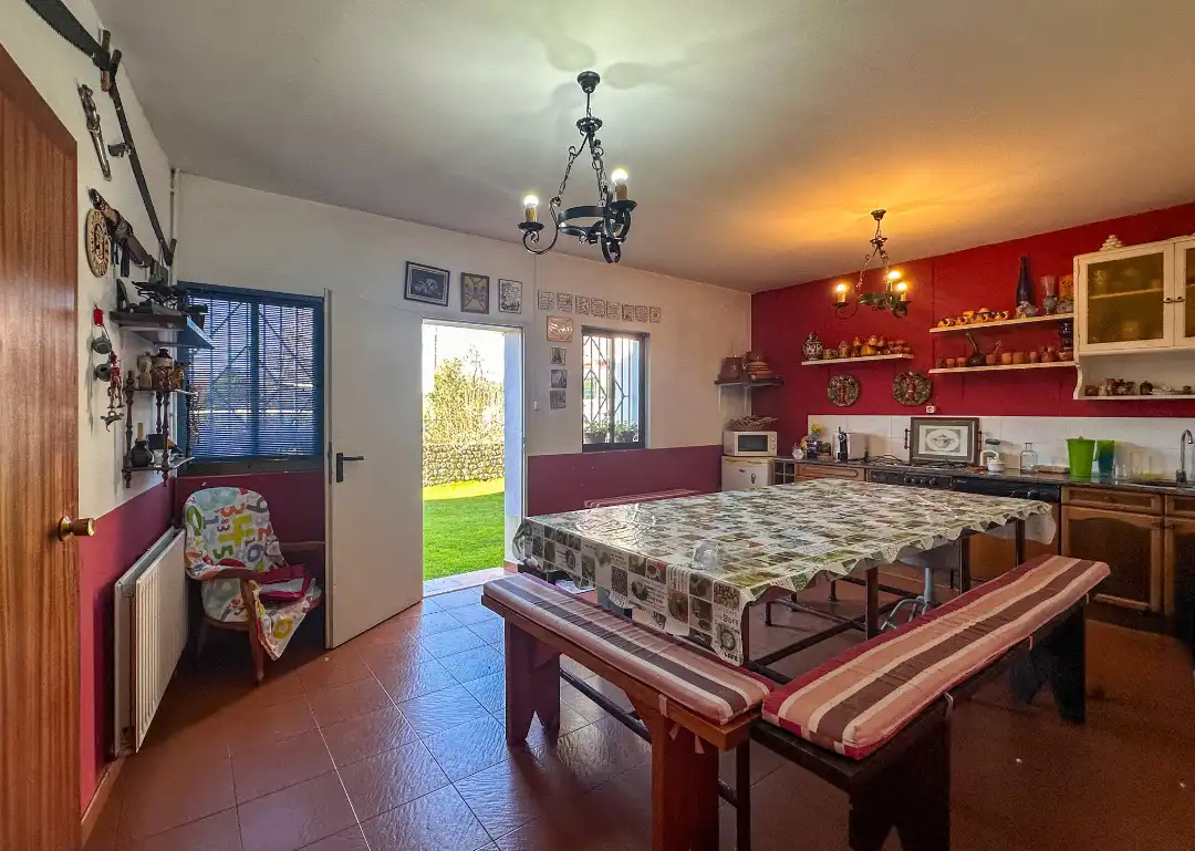 Cuina de Casa o xalet en venda en Piélagos amb Calefacció, Jardí privat i Terrassa