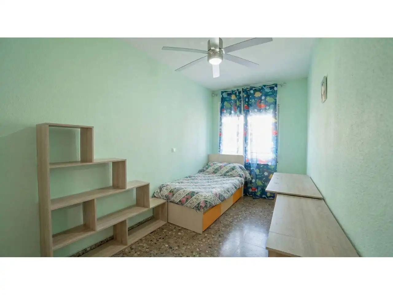 Habitación de Casa adosada en venta en Ripollet con Aire acondicionado, Calefacción y Jardín privado