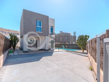 House with pool for sale in El Horno 29