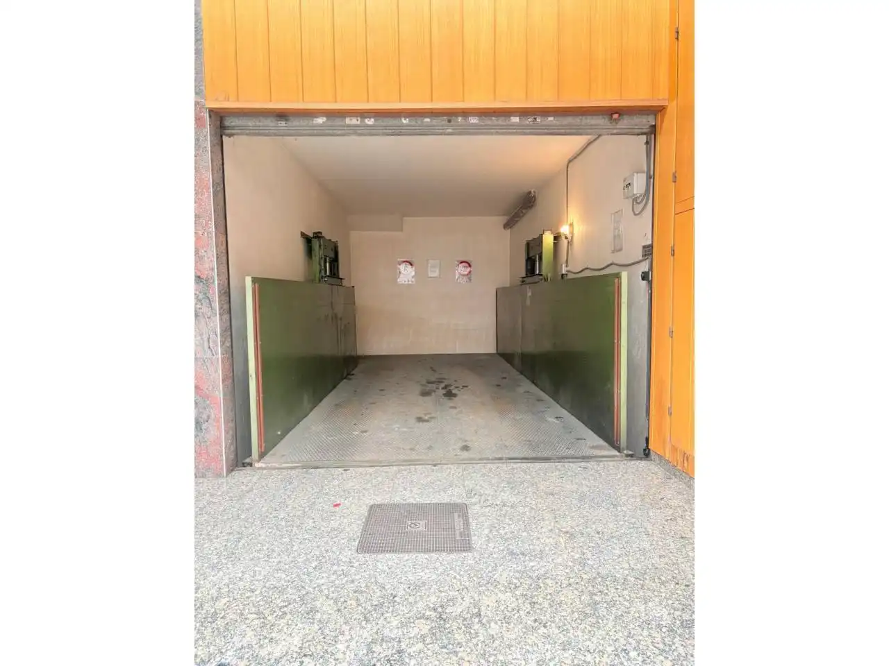 Parking with lift for sale in Calle Aragón, imagen 3