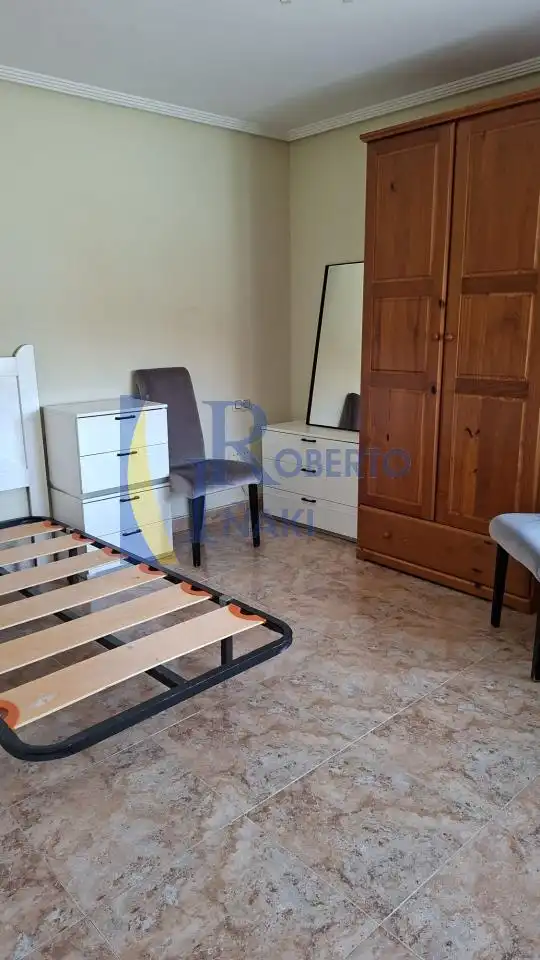 Dormitori de Casa o xalet en venda en Toral de los Guzmanes amb Calefacció i Jardí privat