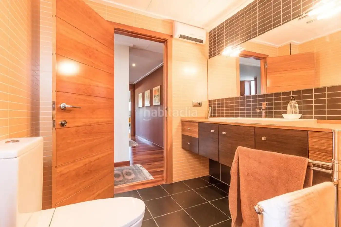 Bathroom of Houses for sale in L'Alcúdia  with Air Conditioner, Private garden and Parquet flooring