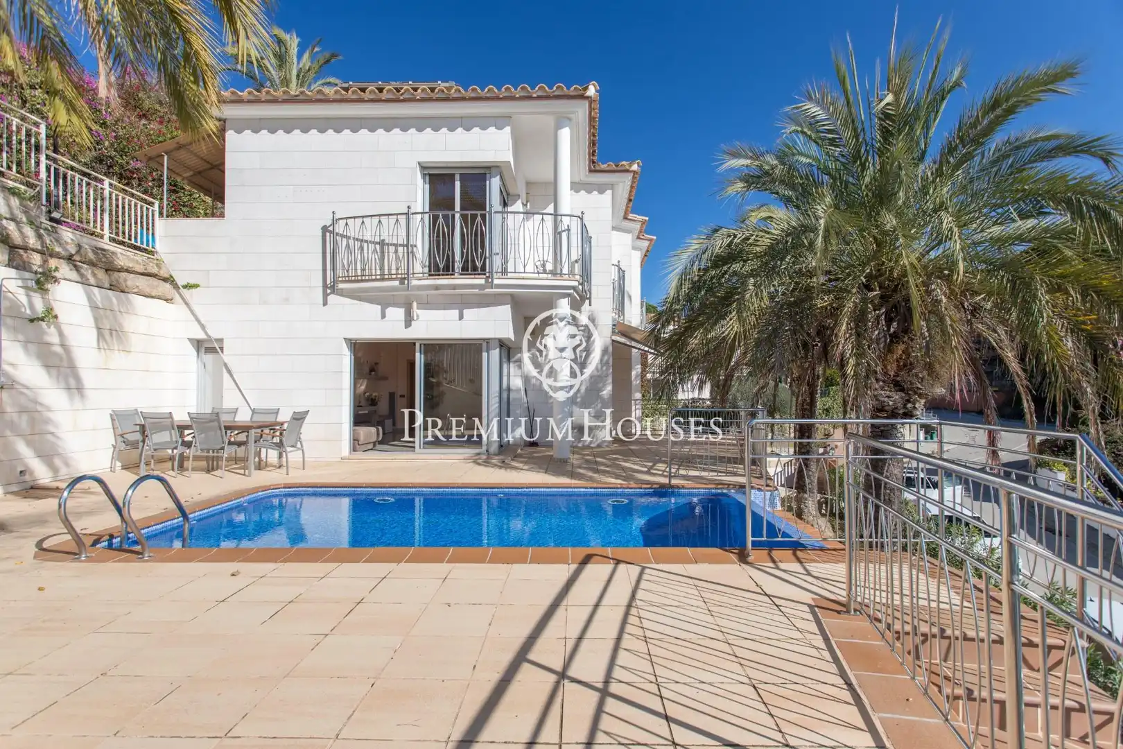 Casa con piscina in vendita a Montgoda, imagen 2