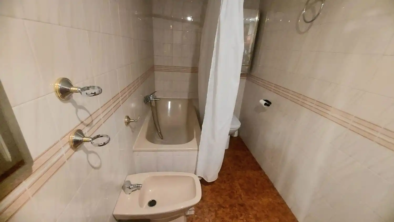 Baño de Piso de alquiler en Jaén con Calefacción, Terraza y Amueblado