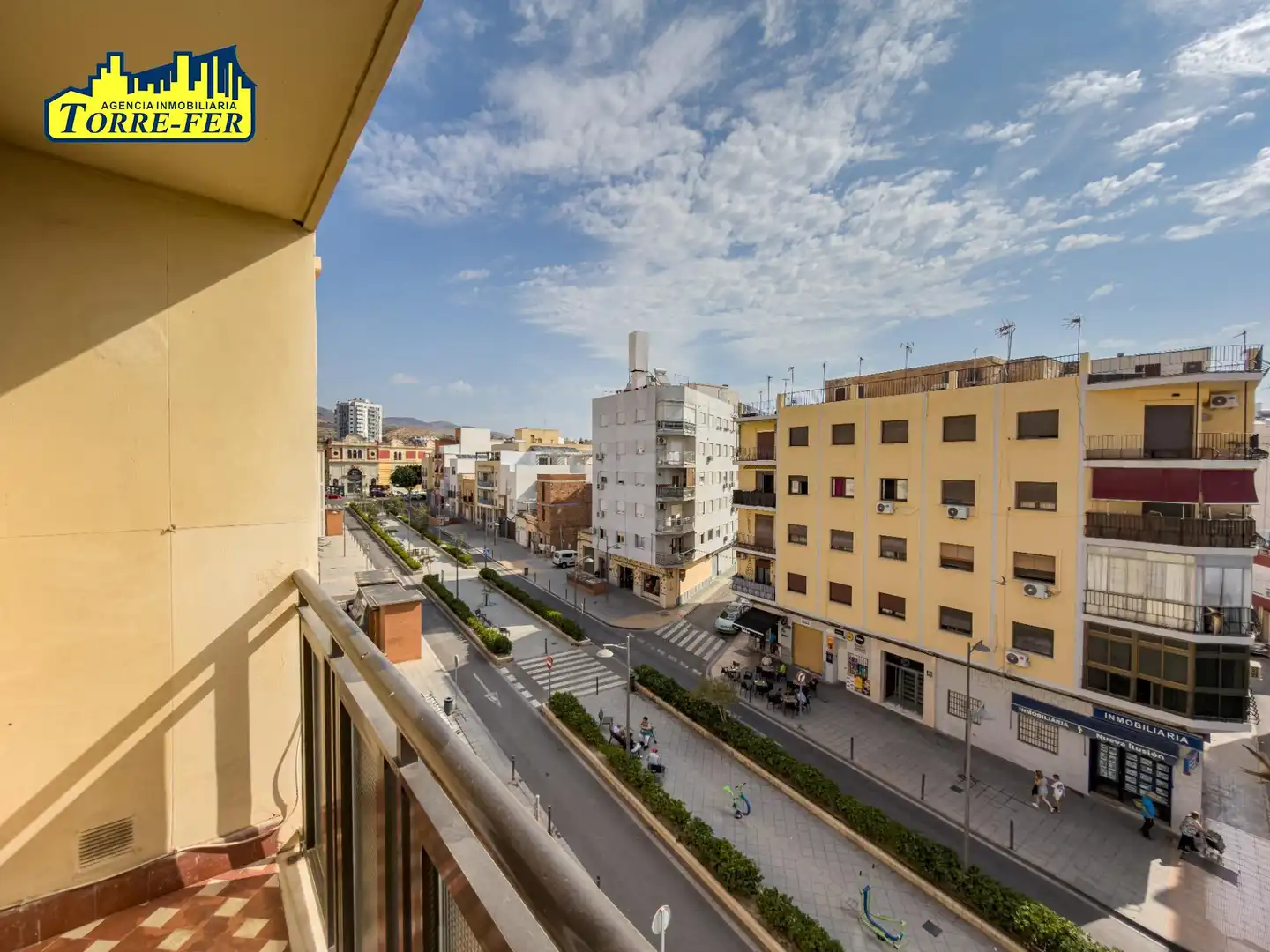 Vista exterior de Pis en venda en Almería