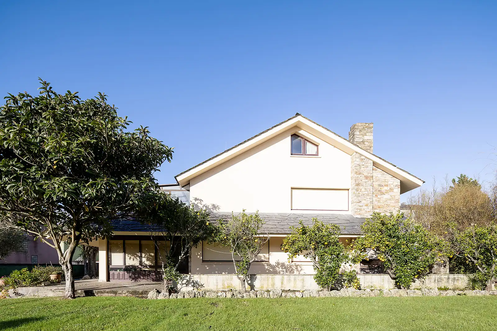 Vista exterior de Casa o chalet en venta en Oleiros con Calefacción, Jardín privado y Parquet