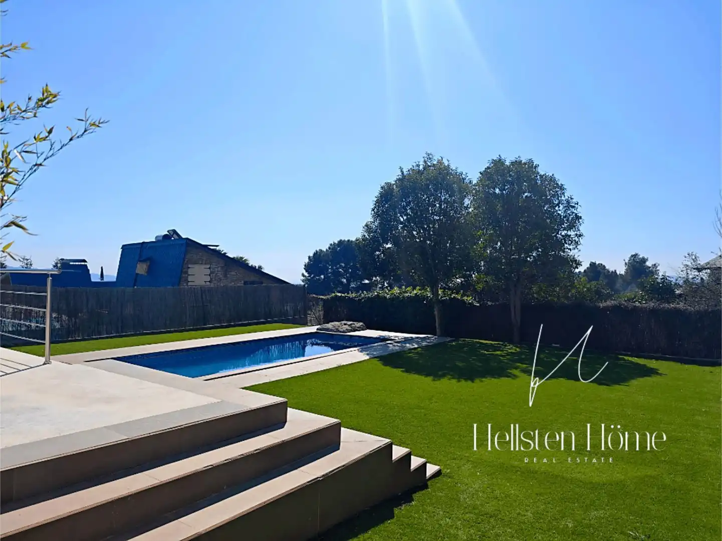 Piscina de Casa o xalet en venda en Corbera de Llobregat amb Jardí privat, Terrassa i Traster