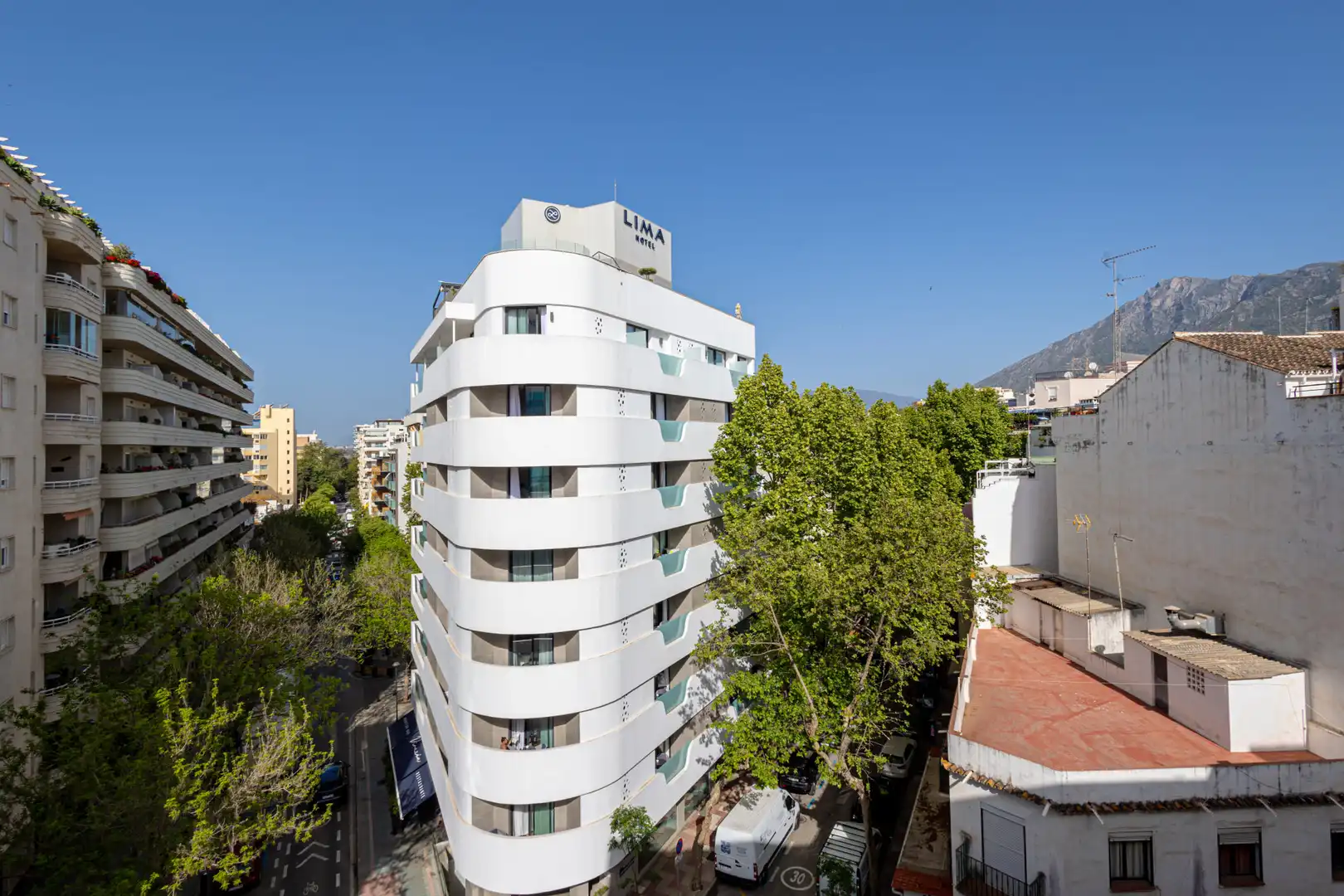 Vista exterior de Ático en venta en Marbella con Aire acondicionado, Calefacción y Terraza