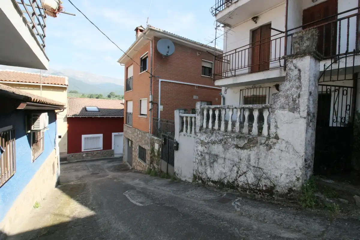 Vista exterior de Piso en venta en Arenas de San Pedro con Balcón