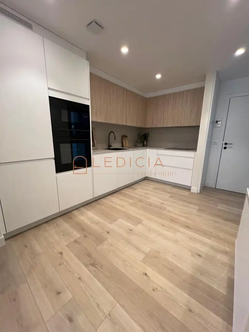 Flat with lift for sale in Sanjurjo Badía, imagen 3