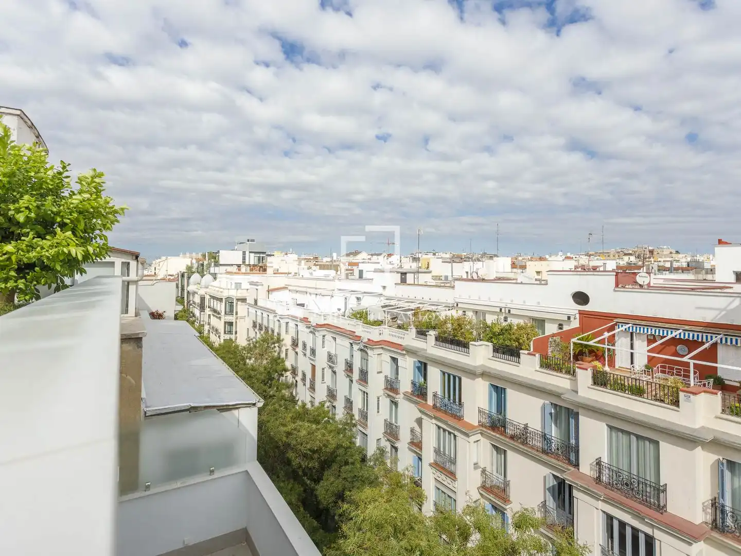Vista exterior de Piso de alquiler en Madrid con Aire acondicionado, Terraza y Piscina