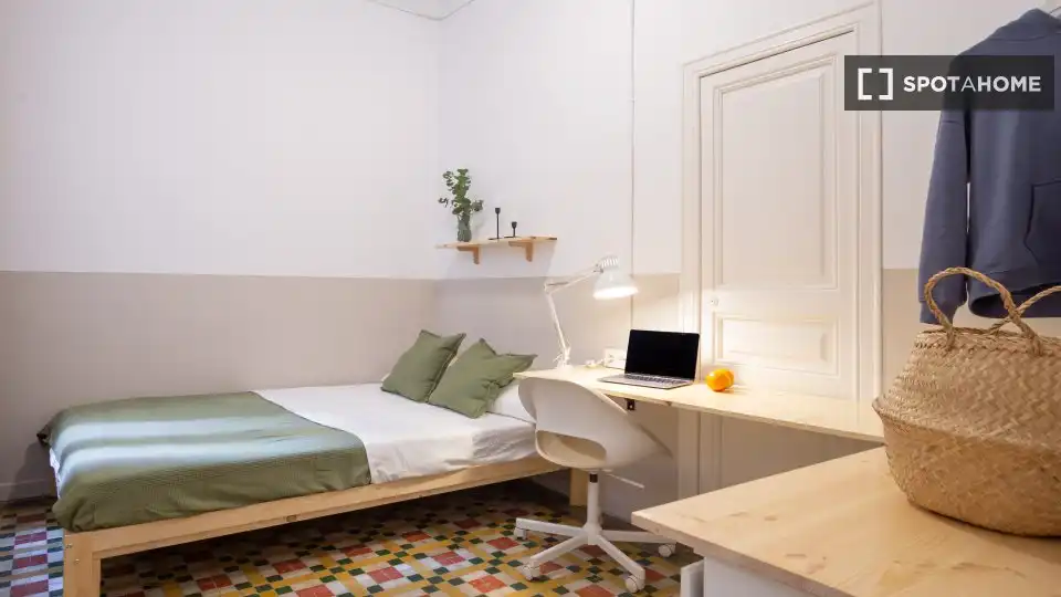 Bedroom of Flat for share in Barcelona  with Air Conditioner, Heating and Furnished