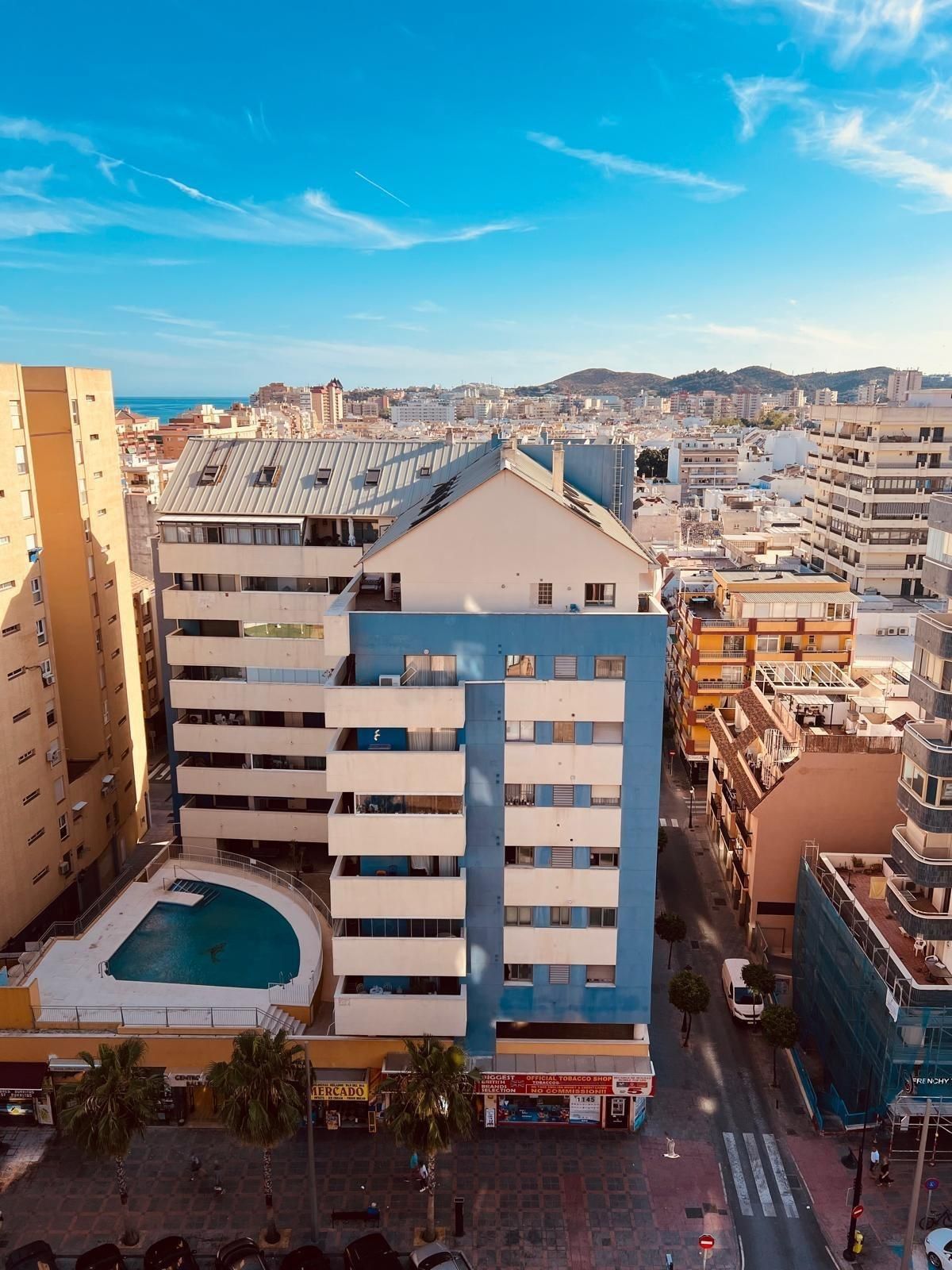 Vista exterior de Apartament en venda en Fuengirola amb Aire condicionat i Piscina comunitària