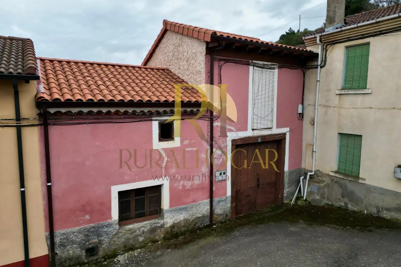 Vista exterior de Casa adosada en venta en Llamas de la Ribera con Terraza