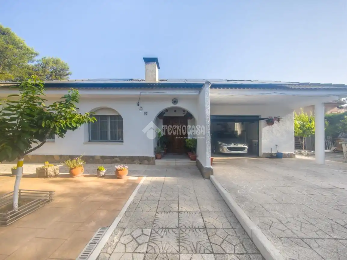 Exterior view of Houses for sale in Nuevo Baztán  with Heating, Private garden and Swimming Pool