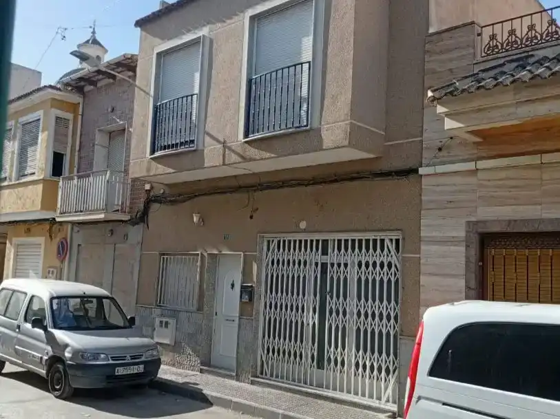 Vista exterior de Dúplex en venta en Cox, Alicante