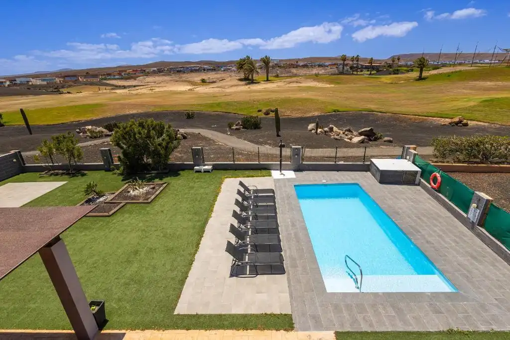 Piscina de Casa o chalet en venta en Antigua