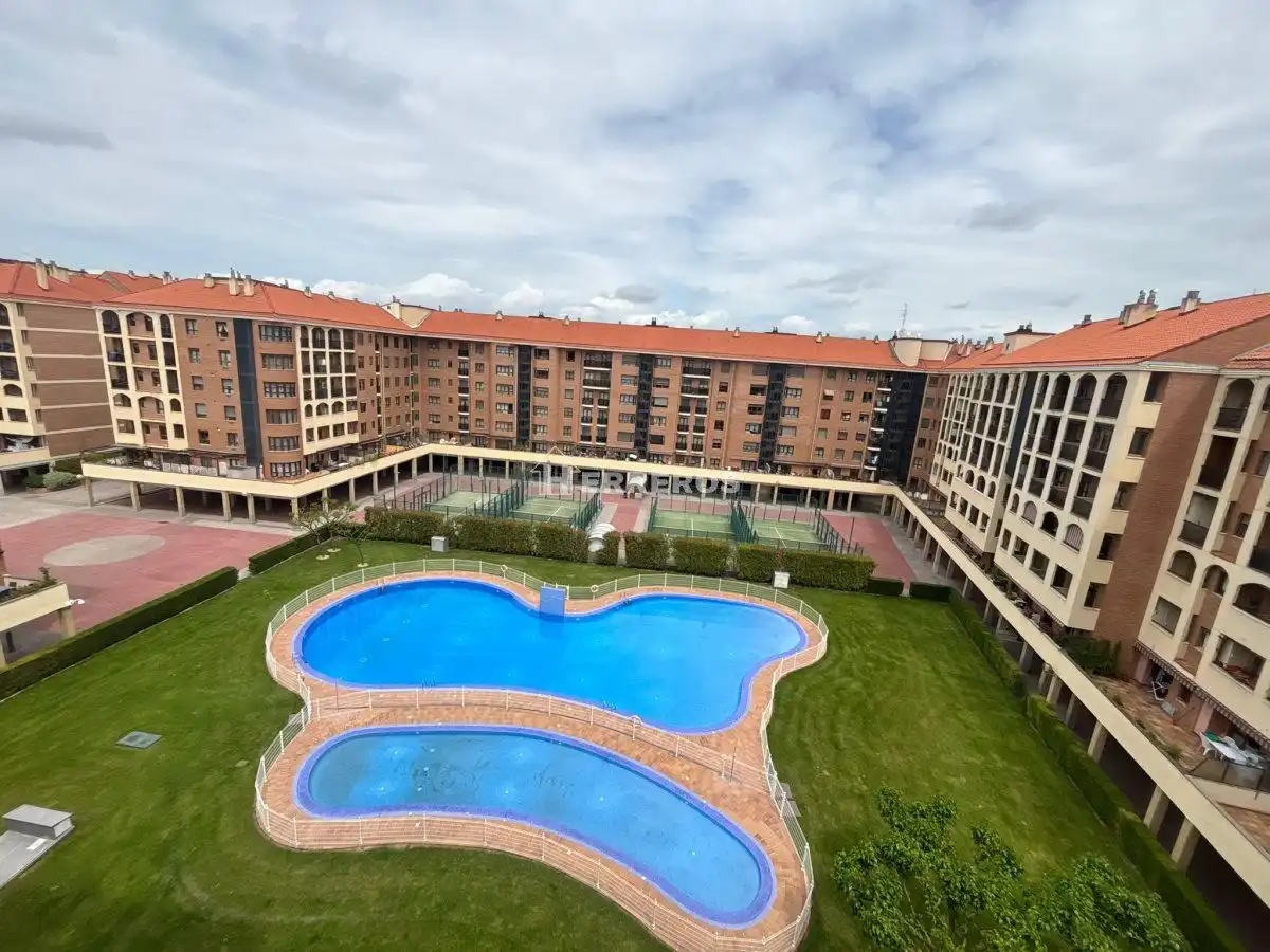 Exterior view of Flat for sale in  Logroño  with Heating, Parquet flooring and Terrace
