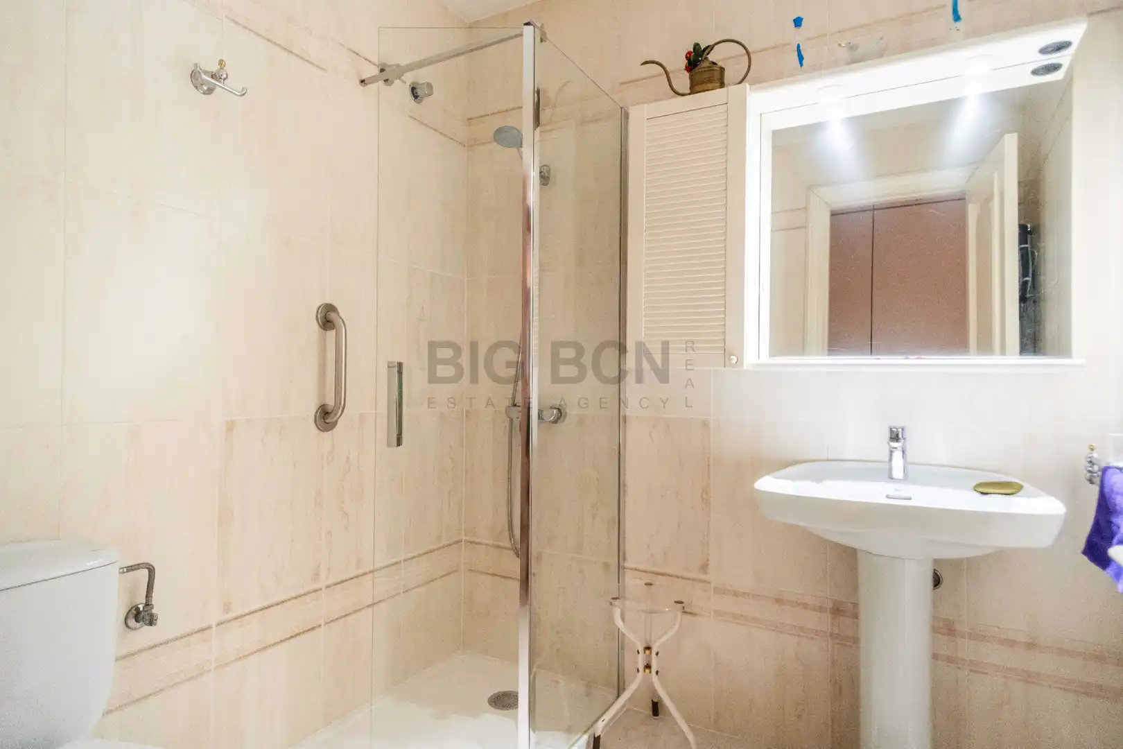 Bany de Casa o xalet en venda en Barcelona amb Aire condicionat, Calefacció i Jardí privat