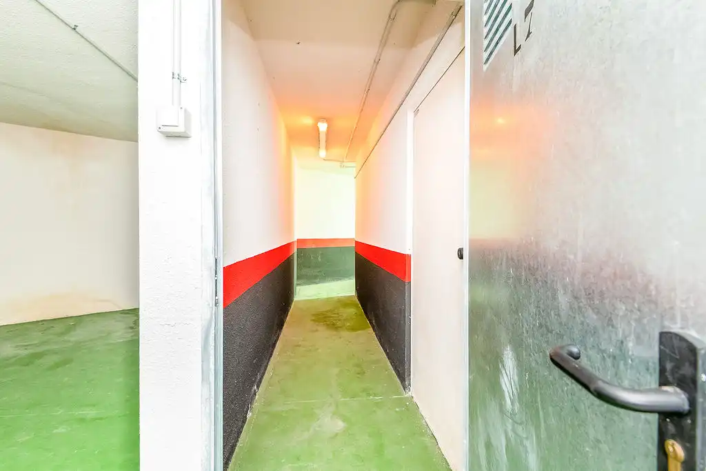 Garage for sale in Sopela