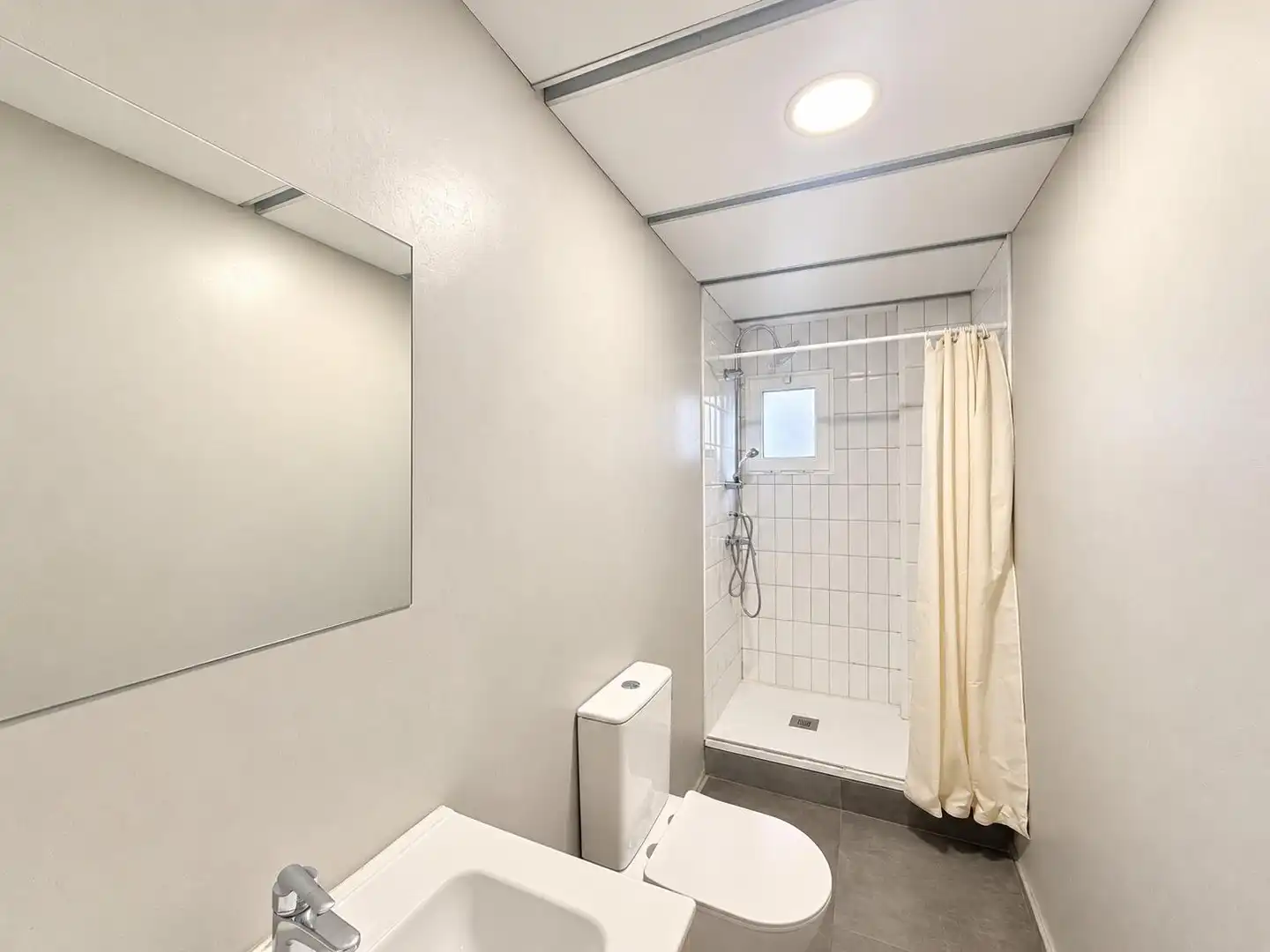 Badezimmer von Wohnung zum Verkauf in Manresa mit Balkon