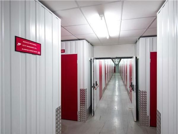Box room to rent in  Zaragoza Capital  with Alarm