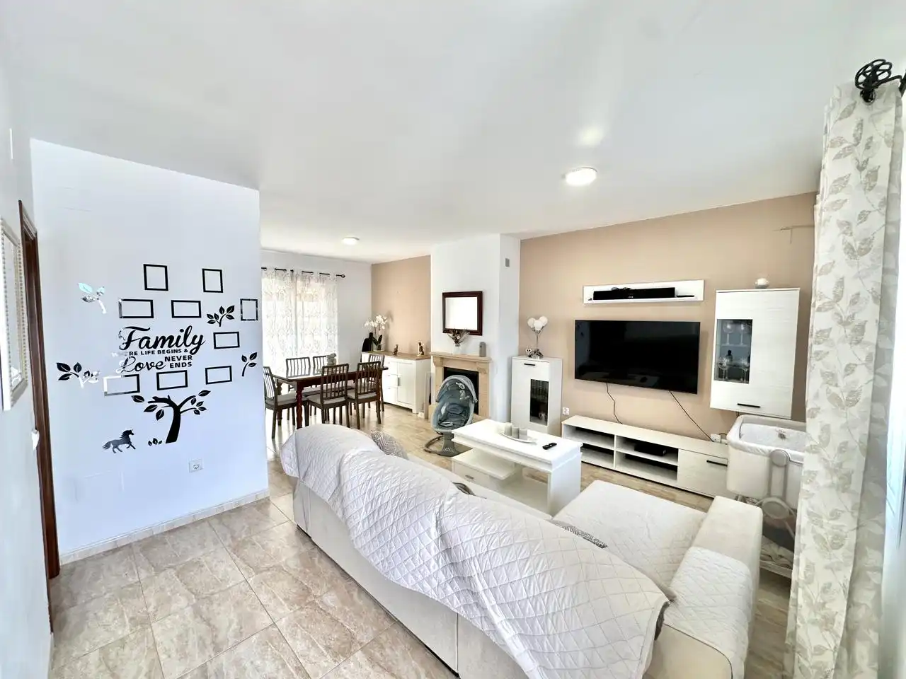 Sala de estar de Casa adosada en venta en Fuente de Piedra con Aire acondicionado, Terraza y Piscina comunitaria