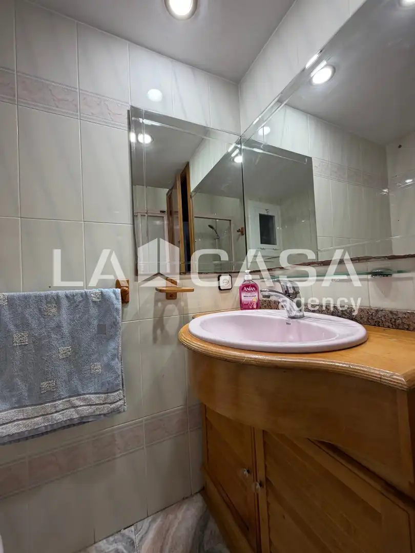 Bathroom of Flat for sale in Santa Coloma de Gramenet  with Balcony