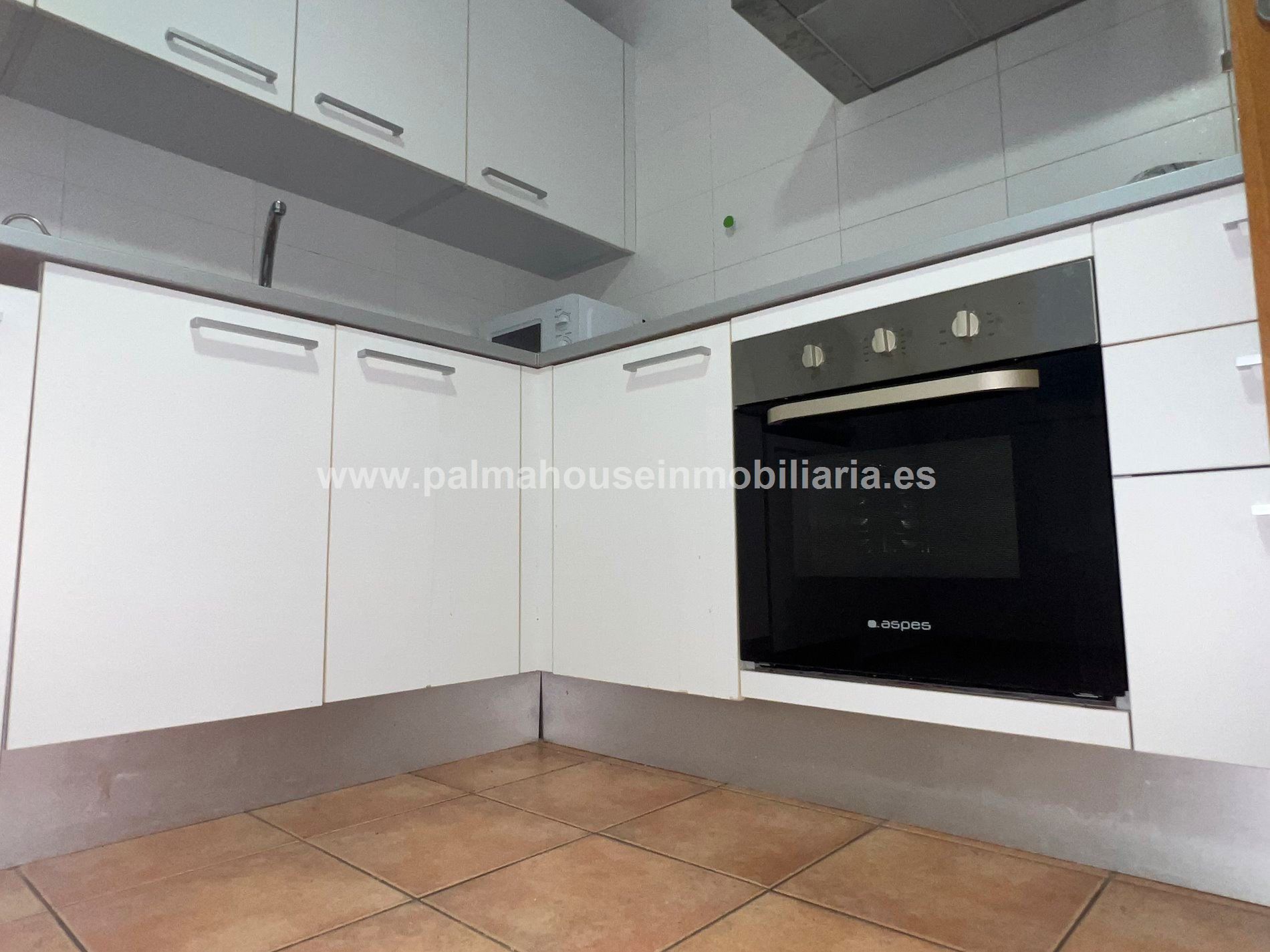 Cuina de Casa adosada de lloguer en  Palma de Mallorca amb Aire condicionat, Terrassa i TV