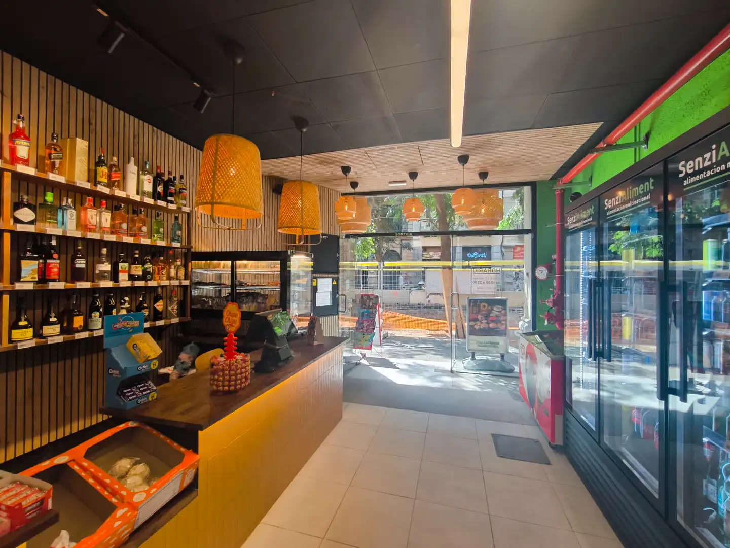 Local en traspas en Barcelona amb Aire condicionat i Moblat