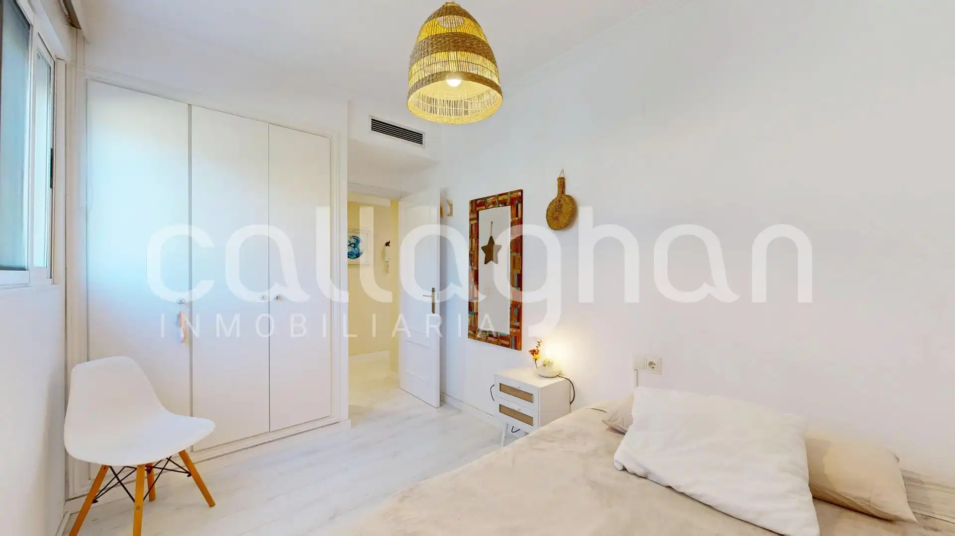 Bedroom of Ground floor for sale in Valencia  with Air Conditioner, Private garden and Storage room
