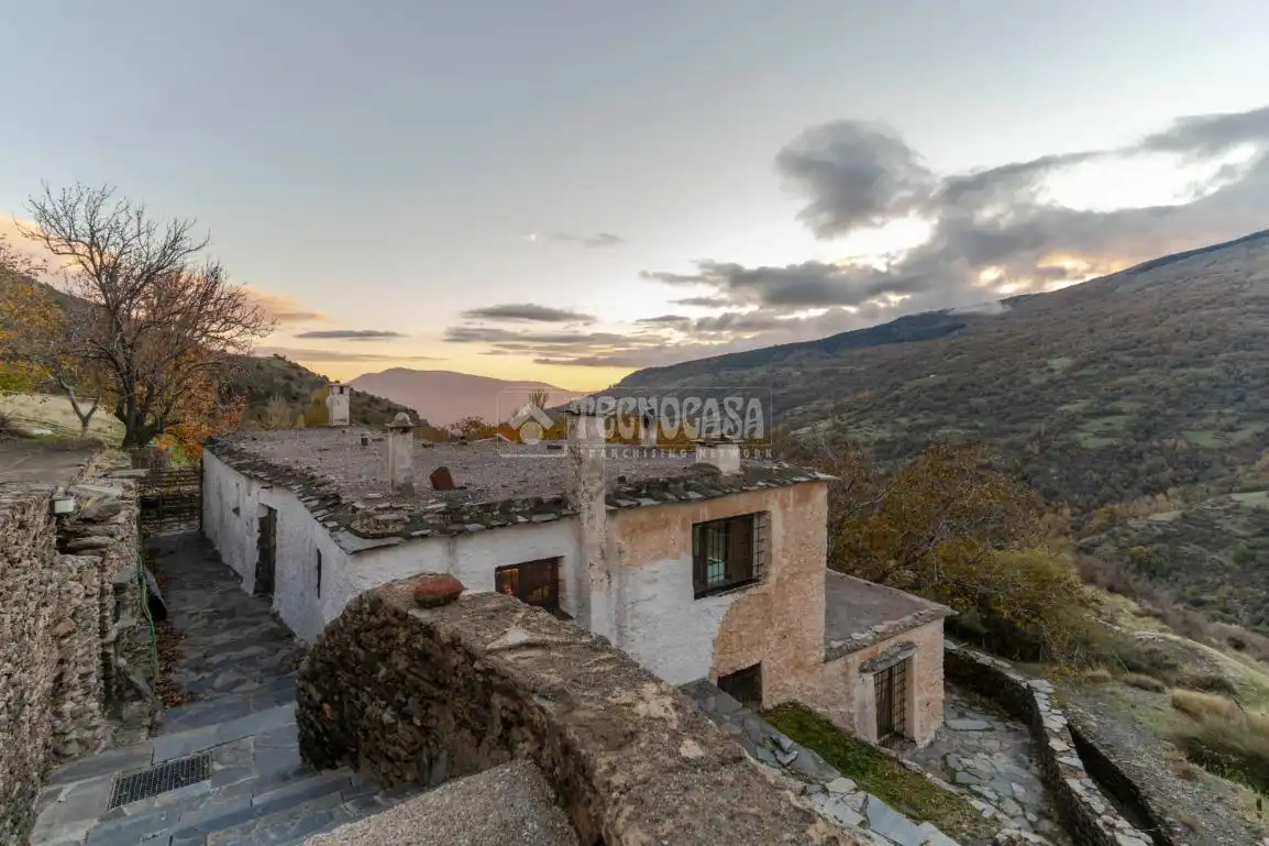 Vista exterior de Finca rústica en venta en Capileira con Calefacción, Terraza y Balcón