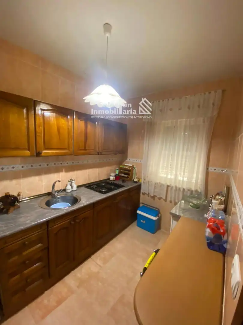 Cuina de Casa o xalet en venda en Calvarrasa de Arriba amb Traster i Moblat