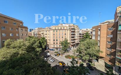 Vista exterior de Pis en venda en  Barcelona Capital amb Balcó