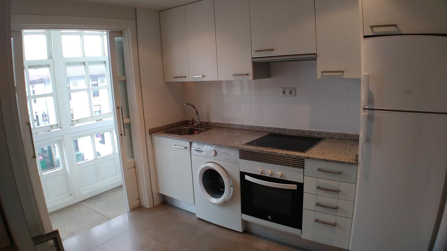 Kitchen of Building for sale in Santiago de Compostela 