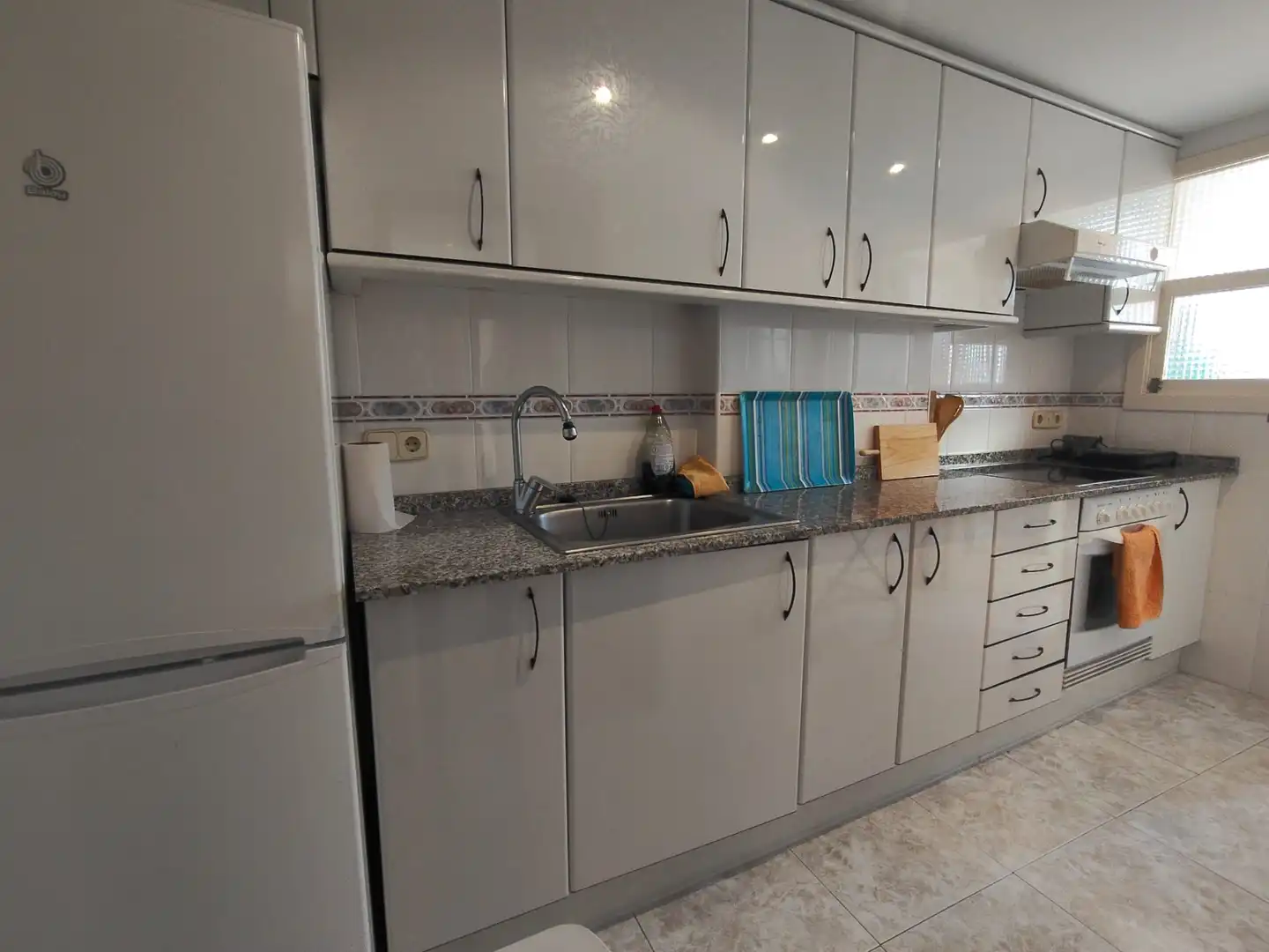 Cocina de Apartamento en venta en Gandia con Aire acondicionado, Terraza y Amueblado