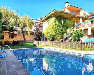 Piscina de Casa o xalet en venda en Cabrils amb Aire condicionat, Terrassa i Piscina