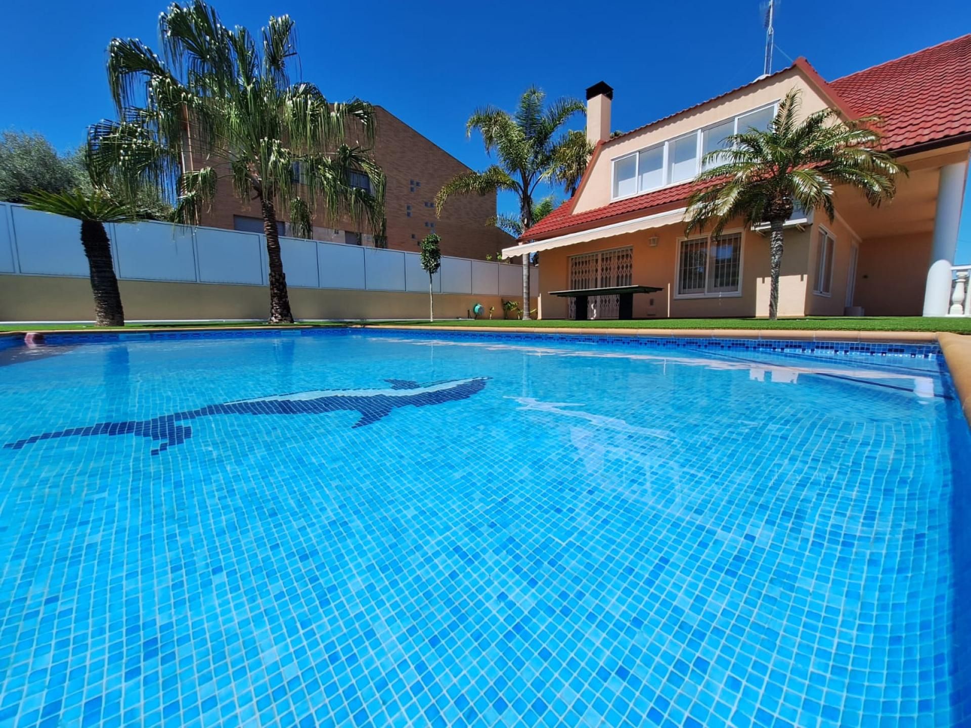 Piscina de Casa o xalet en venda en El Vendrell amb Calefacció i Piscina