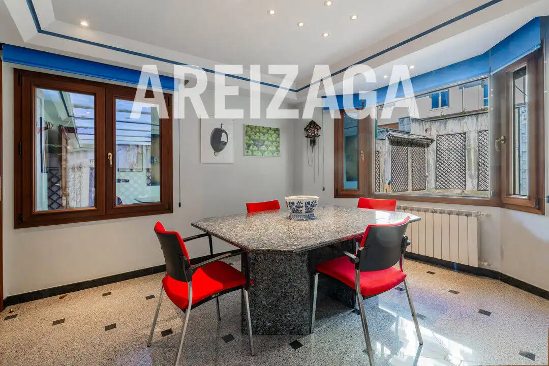 Menjador de Casa o xalet en venda en Donostia - San Sebastián  amb Aire condicionat, Calefacció i Terrassa