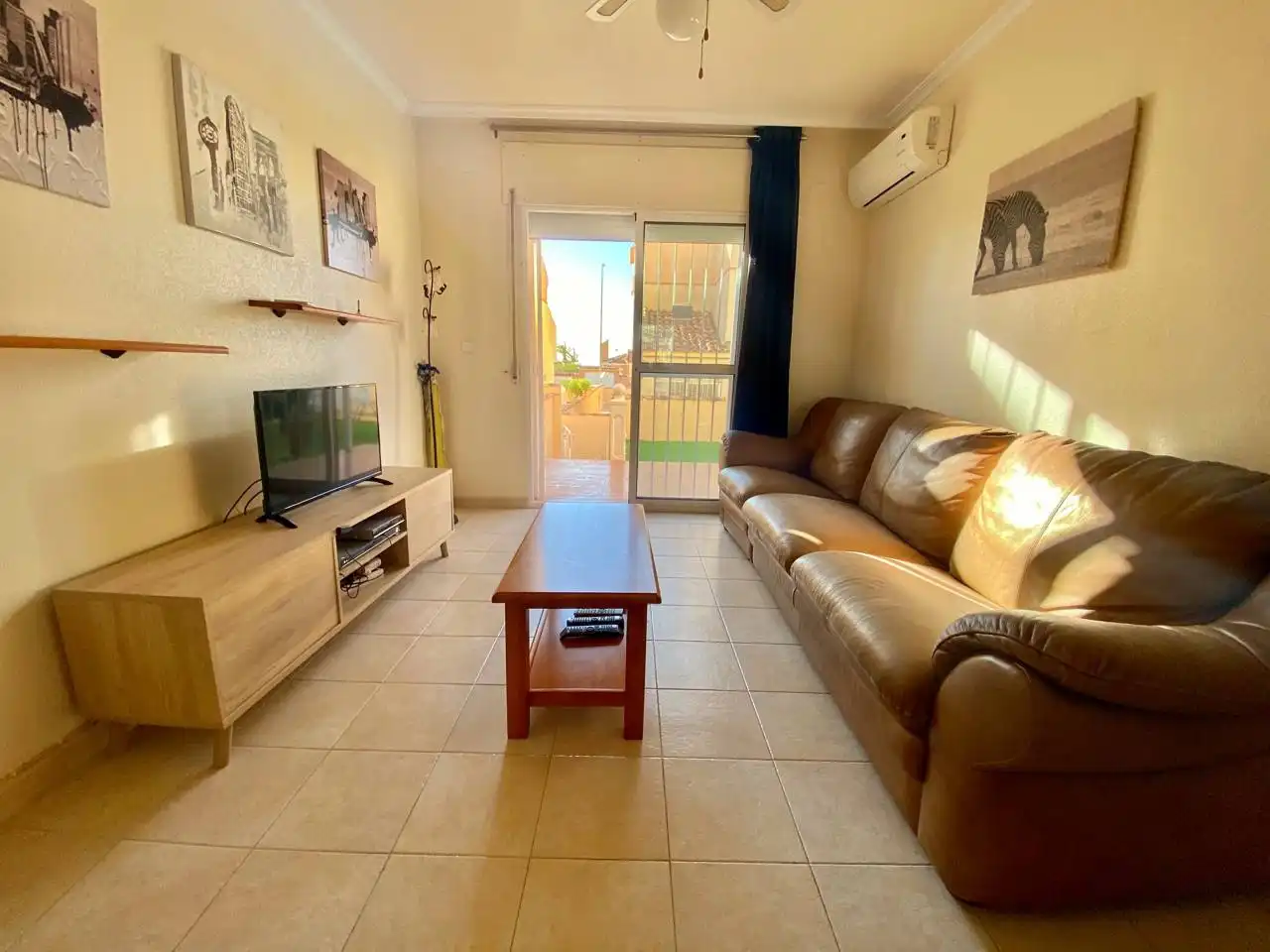 Sala d'estar de Planta baixa de lloguer en Orihuela amb Aire condicionat, Calefacció i Jardí privat