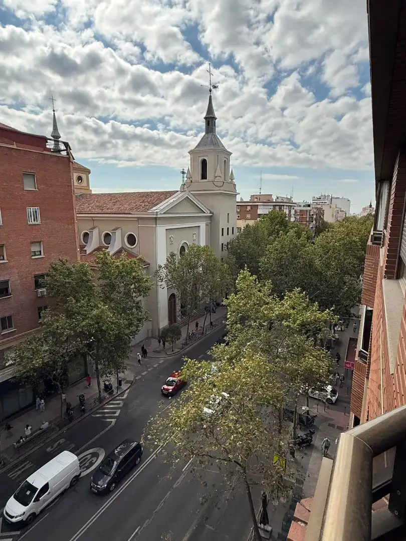 Außenansicht von Wohnung zur Miete in Madrid mit Heizung, Terrasse und Möbliert