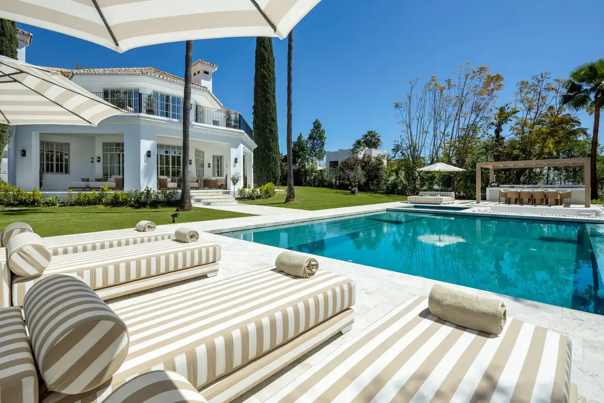 Villa con piscina in vendita a Nueva Andalucía, imagen 2